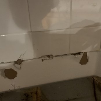 Mavit Stone Services - Backsplash removed and left in this condition for seven days. - Countertop Installation Near Me - Port St. Lucie, Florida