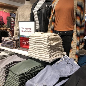 American Eagle Outfitters - Women's Clothing Near Me - New York, New York