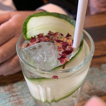 Vaporetto Bar and Eatery - Hendrix Gin & Tonic - Bars Near Me - Hawthorn, VIC