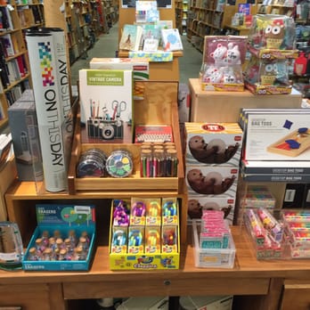 Powell's Books - Bookstores Near Me - Beaverton, Oregon