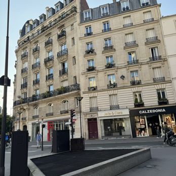 Le Café du Commerce - French Near Me - Paris, 75