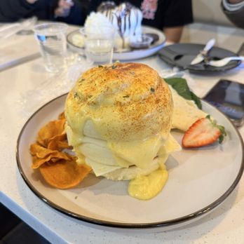 Fluffy Fluffy Dessert Cafe - Eggs Benedict - Desserts Near Me - Buford, Georgia