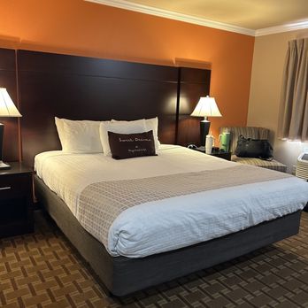Stage Coach Lodge - Nice king sized bed - Hotels Near Me - Monterey, California Stage Coach Lodge - Nice king sized bed - Hotels Near Me - Monterey, California