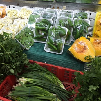 Indo Pak Kitchen - Vegetables section. Not so fresh. Could be due to the display. - Indian Near Me - Carrollton, Texas