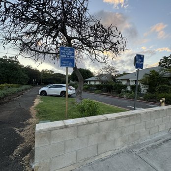 Queen Kapiolani Garden - Parking entrance on Leahi - Botanical Gardens Near Me - Honolulu, Hawaii Queen Kapiolani Garden - Parking entrance on Leahi - Botanical Gardens Near Me - Honolulu, Hawaii