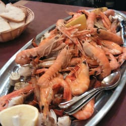 Los Mariscos - Mariscada para 2: nécoras, cigalas, gambas, langostinos, pechos, buey de mar y bígaros.