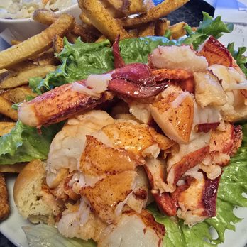 Beach Deck Bar & Grill - Butter lobster roll - Barbeque Near Me - Seabrook, New Hampshire