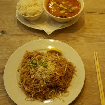 Modrý zub - Kaeng Kari Kai (185,-) & Phad Thai Kung (245,-) - Thai Near Me - Prague, Puerto Rico Modrý zub - Kaeng Kari Kai (185,-) & Phad Thai Kung (245,-) - Thai Near Me - Prague, Puerto Rico