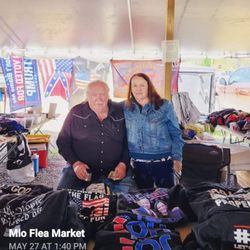 Mio Flea Market - Singing cowboy and wife