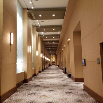 Saranello's - Hotel hallway - Italian Near Me - Wheeling, Illinois