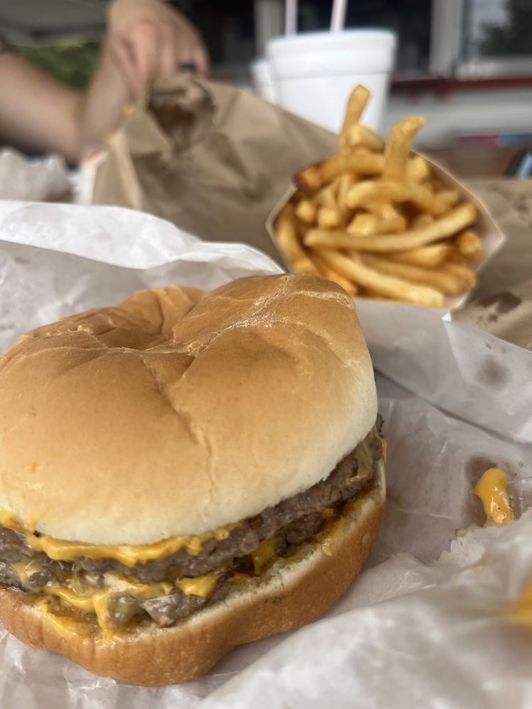 Mishler's Drive In Logo