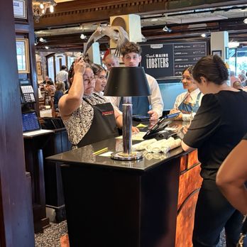 Pappadeaux Seafood Kitchen - Waiting around for 8 minutes before being seated - Seafood Near Me - Conroe, Texas Pappadeaux Seafood Kitchen - Waiting around for 8 minutes before being seated - Seafood Near Me - Conroe, Texas