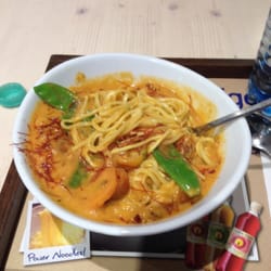 My Indigo - Yummy noodles with curry chicken, it had tomatoes , carrots, and sweet beans.