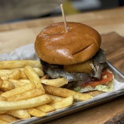 DoubleTap KC - Mac N Cheese Burger