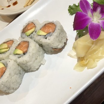 Keum Ho Garden - Salmon avacado - Sushi Bars Near Me - Edison, New Jersey