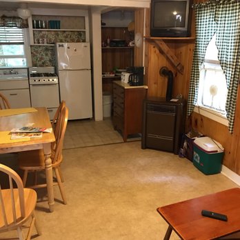 Tanglewood Motel & Cottages - Main living area/kitchen - Hotels Near Me - Conway, New Hampshire Tanglewood Motel & Cottages - Main living area/kitchen - Hotels Near Me - Conway, New Hampshire