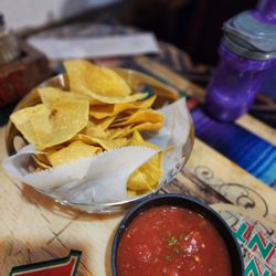 El Tenampa Mexican Restaurant - Complementary chips