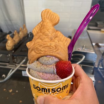 Somisomi - "Upside Down" Ube/Black Sesame Swirl with Captain Crunch and Graham Cracker toppings - Desserts Near Me - Cupertino, California Somisomi - "Upside Down" Ube/Black Sesame Swirl with Captain Crunch and Graham Cracker toppings - Desserts Near Me - Cupertino, California