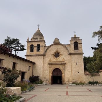 Carmel Mission Basilica - Churches Near Me - Carmel, California