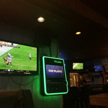 Daman's Bar and Grill - inside - Sports Bars Near Me - Redmond, Washington