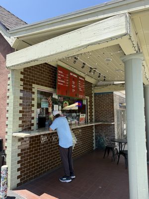 Henry's Tacos by null