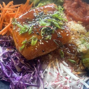 Topgolf - Miso salmon bowl with kimchi, rice, cabbage, and shredded carrots - Golf Near Me - Las Vegas, Nevada