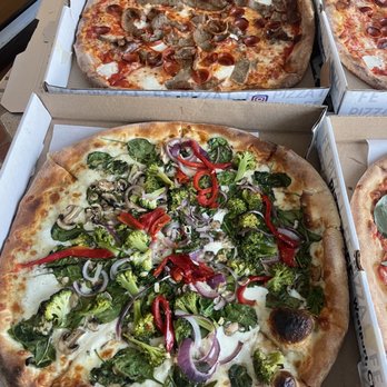 Pizza lyfe - Veggie, pepperoni, meat lovers, chicken with caramelized onion and basil. - Pizza Near Me - Westport, Connecticut