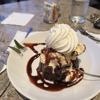 Snappers Bar & Grill - Chocolate lava cake - New American Near Me - Mechanicsburg, Pennsylvania