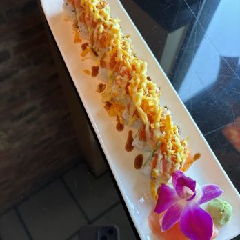 Oyuki Sushi - Fuji Special Roll - Sushi Bars Near Me - Santa Cruz, California