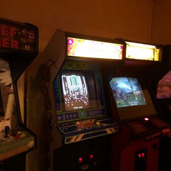 Hemi and Hogs Bar and Grill - arcades - Barbeque Near Me - Medford, Oregon