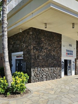 Tucker & Bevvy by null