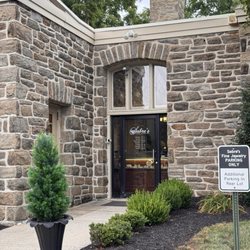 Sabre's Fine Jewelry - Entrance walkway and door to savers jewelry store in Collegeville PA