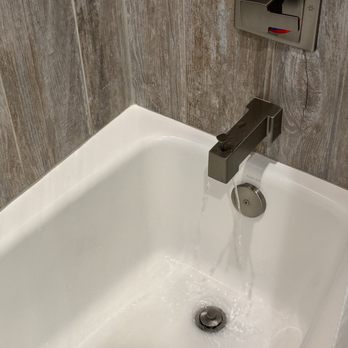 Margaritaville Island Hotel - Guest bathroom shower has leaky faucet - Hotels Near Me - Pigeon Forge, Tennessee