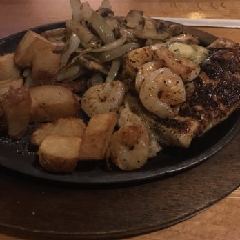 Applebee's Grill + Bar - Chicken w shrimp red potatoes and mushrooms, onions - American Near Me - Middletown, New York Applebee's Grill + Bar - Chicken w shrimp red potatoes and mushrooms, onions - American Near Me - Middletown, New York