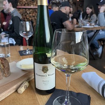 Wood Stack Pizza Kitchen - Metuchen - White wine - Pizza Near Me - Metuchen, New Jersey Wood Stack Pizza Kitchen - Metuchen - White wine - Pizza Near Me - Metuchen, New Jersey