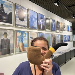 Musée Magritte - This is not a pipe.