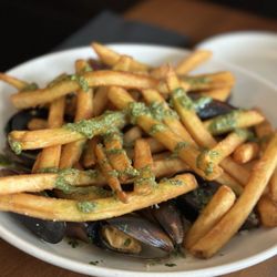 Bohemian Bar & Bistro - Appetizer - Muscles & Fries w pesto drizzle