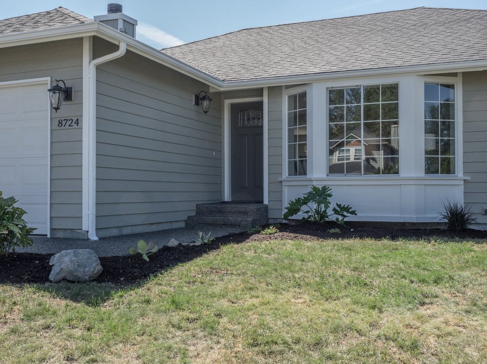 Slide of Estafette Services