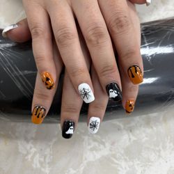 Umi Nails
