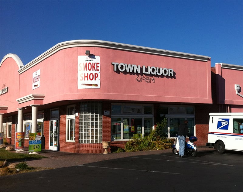 TOWN FOOD & LIQUOR Updated October 2024 10 Reviews 2640 S