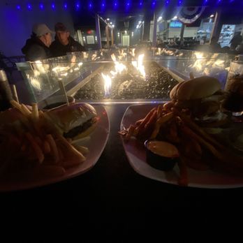 Finn's Fish House - Prime rib Sandwhich and cod burger - Seafood Near Me - Seaside, Oregon