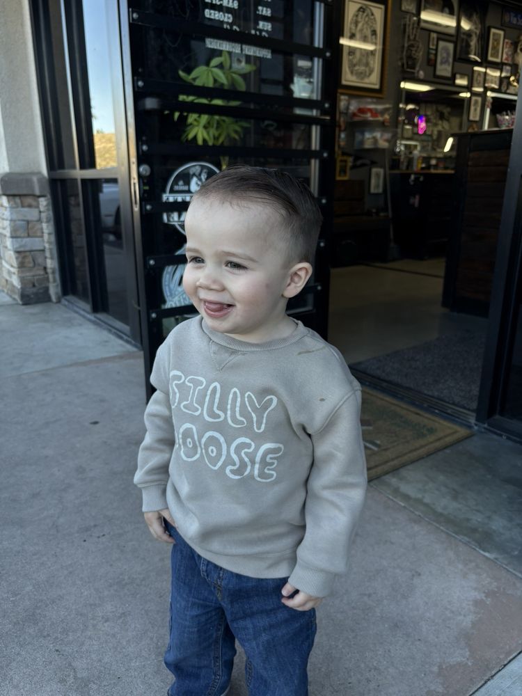 OG Mike’s Fade District Logo