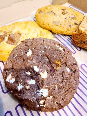 Insomnia Cookies by null