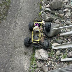 R/C Car Kings - Nitro R/C back up and running  with the guidance of the staff!
