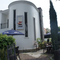 Bons Café - La entrada principal.