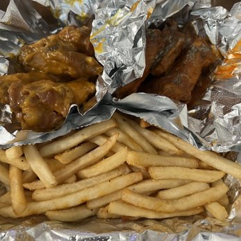 DELUXE WINGZ - Updated July 2026 - 69 Photos & 76 Reviews - 3869