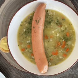 Der Windbeutel-König - Pea soup with sausage