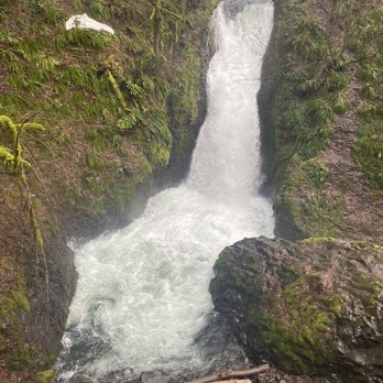 Bridal Veil Falls - Waterfall - Hiking Near Me - Corbett, Oregon Bridal Veil Falls - Waterfall - Hiking Near Me - Corbett, Oregon