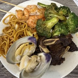 lo mein, butter shrimp, broccoli, korean spare ribs, and clams!! lo mein, butter shrimp, broccoli, korean spare ribs, and clams!!