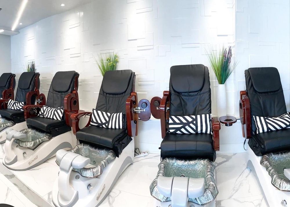 DIAMOND NAILS & SPA Updated July 2024 83 Photos 2943 Major Mackenzie Drive West, Vaughan